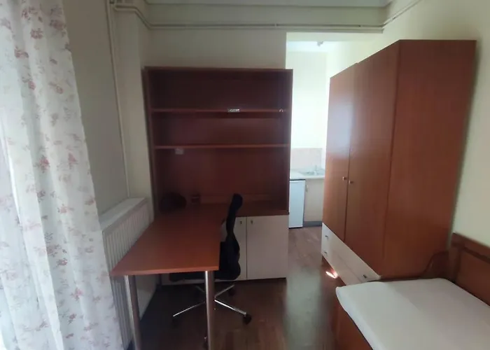 Stylish Modern Maisonette דירה