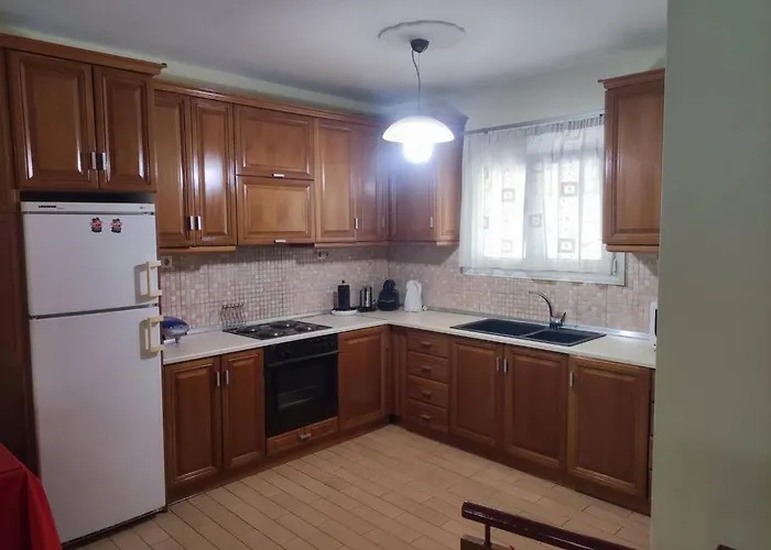 Stylish Modern Maisonette דירה *